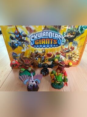 Skylanders Giants vinyl case and 5 figure lot set flashwing Eruptor tree Rex